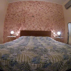 mamma-lorettas-house.sicilyhotelsitaly.net/