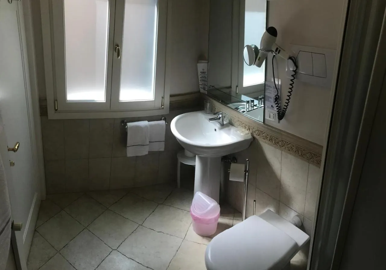 B&B A Le Boteghe Venice 2*,  Italy